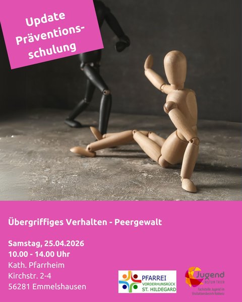 eine helle Holzfigur liegt auf dem Boden eine schwarz Holzfigut steht vor ihr