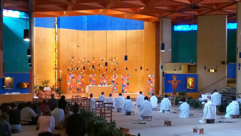 Gebet in der Versöhungsnkirche