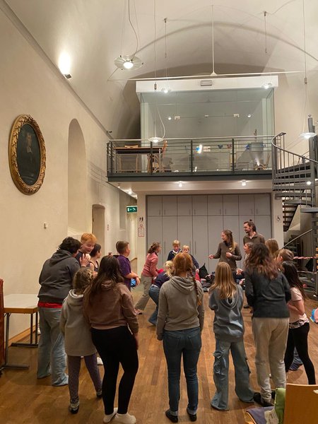 Übernachtungsaktion mit Ausflug und Kapellenkino